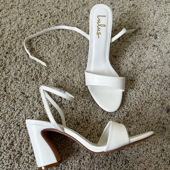 Lulu’s size 8 white heels - Picture 4 of 7